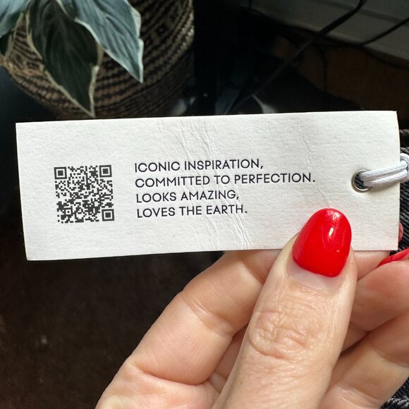 Aritzia Denim Forum black mid thigh jean shorts size 28 New w/ tags! (NWT) - Picture 5 of 5